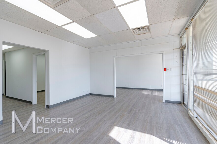 More Photos Of 1533-1555 Prudential Dr, Dallas Showroom For Lease