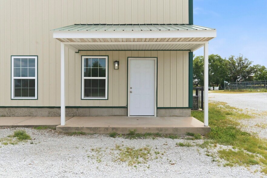 More Photos Of 136 N Prigmor Ave, Joplin Industrial For Sale