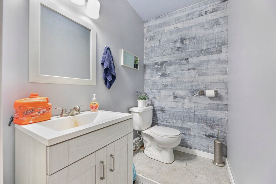 More Photos Of 14924 Beloit Snodes Rd, Beloit Manufacturing For Sale