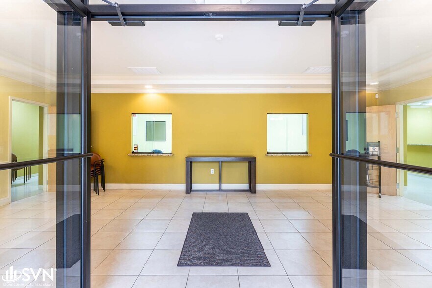 More Photos Of 1360 W 5th St, London Medical For Lease