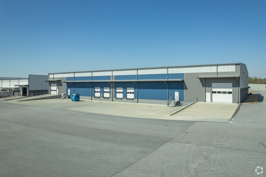 More Photos Of 350 Mayfield Rd, Duncan Service For Lease