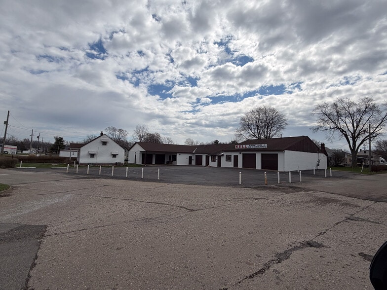 Primary Photo Of 2202 31st St NE, Canton Flex For Sale