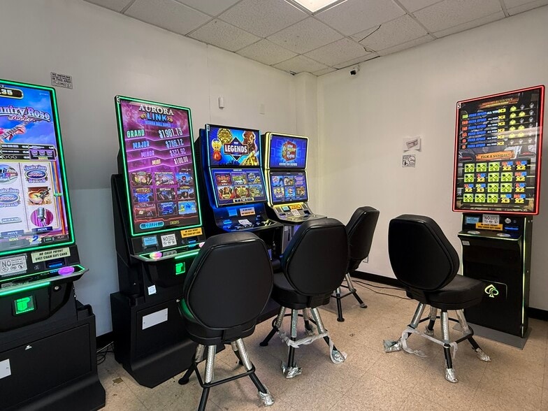 More Photos Of 4151 Mercer University Dr, Macon-Bibb General Retail For Sale