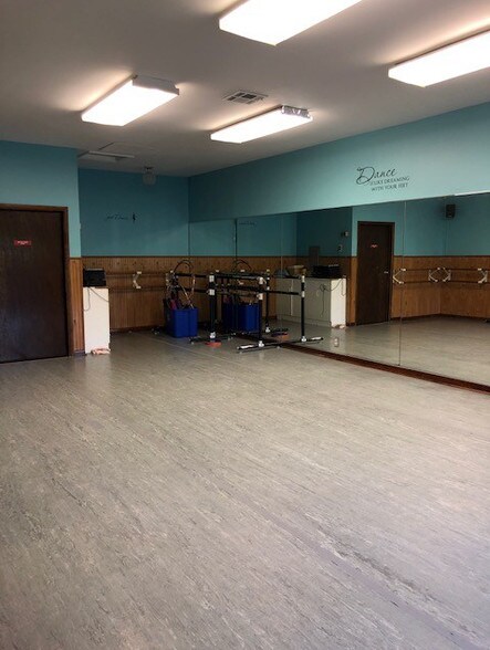 More Photos Of 55 N County Line Rd, Jackson Office For Lease