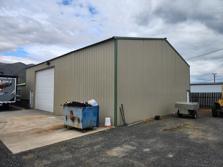 More Photos Of 1337 Bridge St, Clarkston Warehouse For Sale