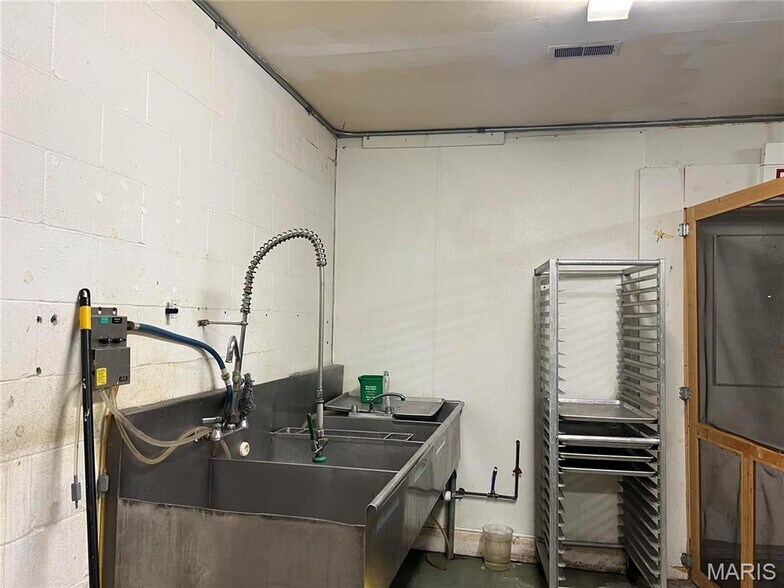 More Photos Of 2112 S Center St, Maryville Restaurant For Sale