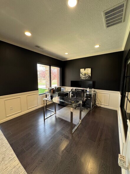 More Photos Of 915 W Fisher St, Monticello Office For Lease