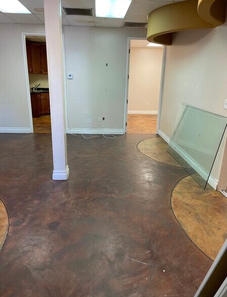 More Photos Of 5938-5940 Laurel Canyon Blvd, North Hollywood Freestanding For Lease