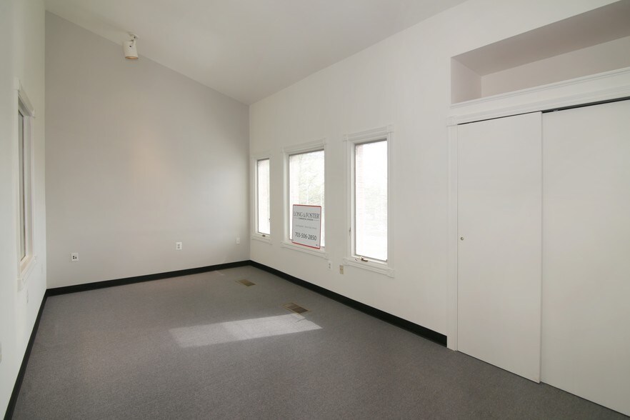 More Photos Of 9300-9306 Old Keene Mill Rd, Burke Loft Creative Space For Lease