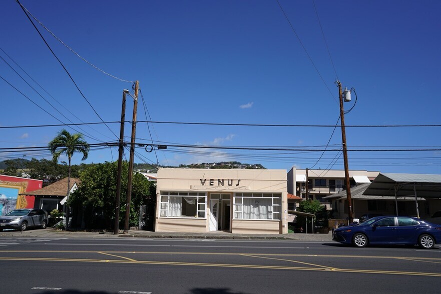 More Photos Of 3208 Waialae Ave, Honolulu Storefront For Sale