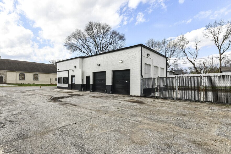 More Photos Of 4502 E Michigan St, Indianapolis Auto Repair For Sale