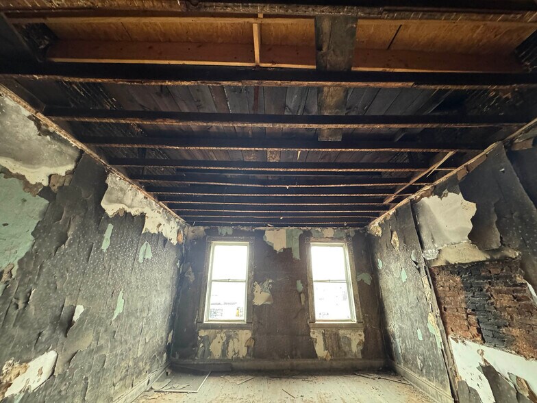 More Photos Of 443-447 E 25th St, Baltimore Storefront Retail Residential For Sale