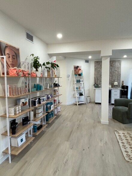 More Photos Of 5765-5769 Ave Monkland, Montréal Storefront For Sale