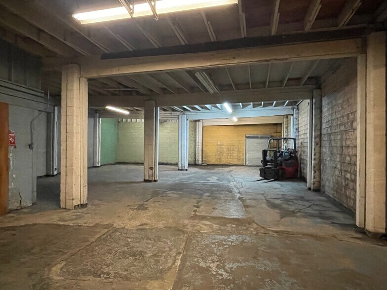 More Photos Of 635 N Columbia Blvd, Portland Warehouse For Sale