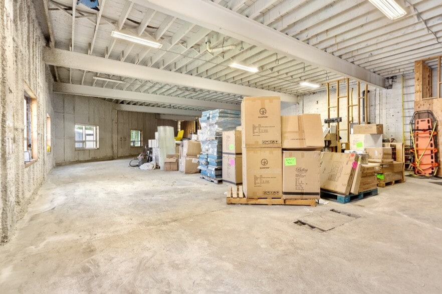 More Photos Of 255-257 Ste-anne Ave, Ottawa Warehouse For Sale