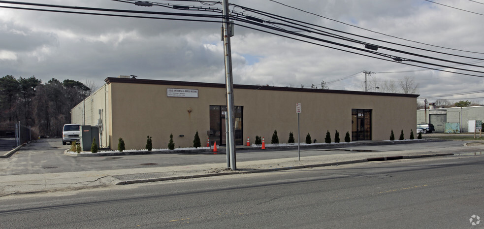 Primary Photo Of 400 Wyandanch Ave, West Babylon Warehouse For Lease