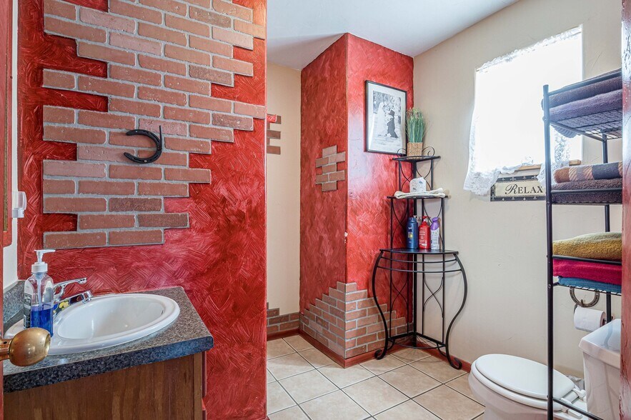 More Photos Of 21221 Baron Lake Dr, Cedaredge Hotel For Sale