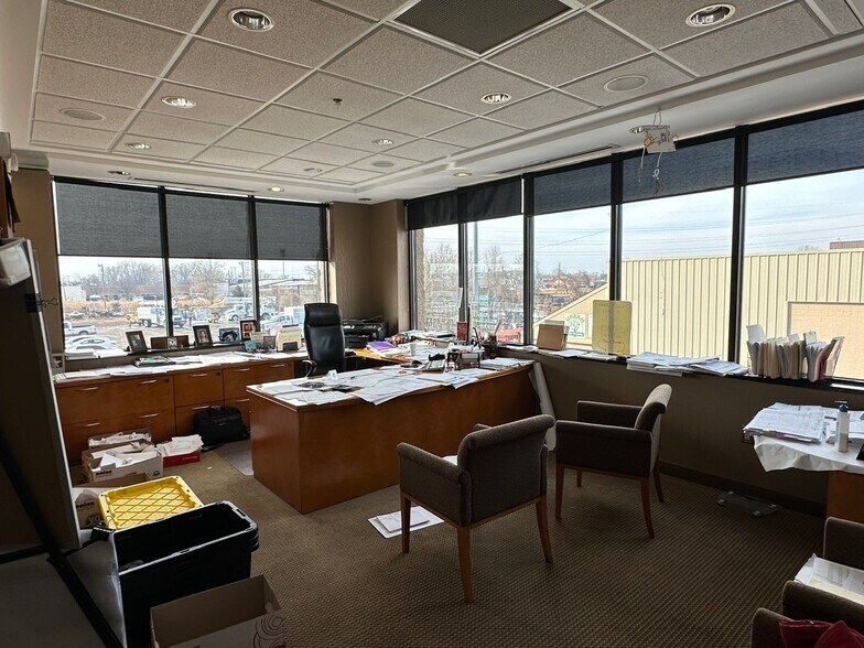 More Photos Of 24595 Groesbeck Hwy, Warren Office For Lease