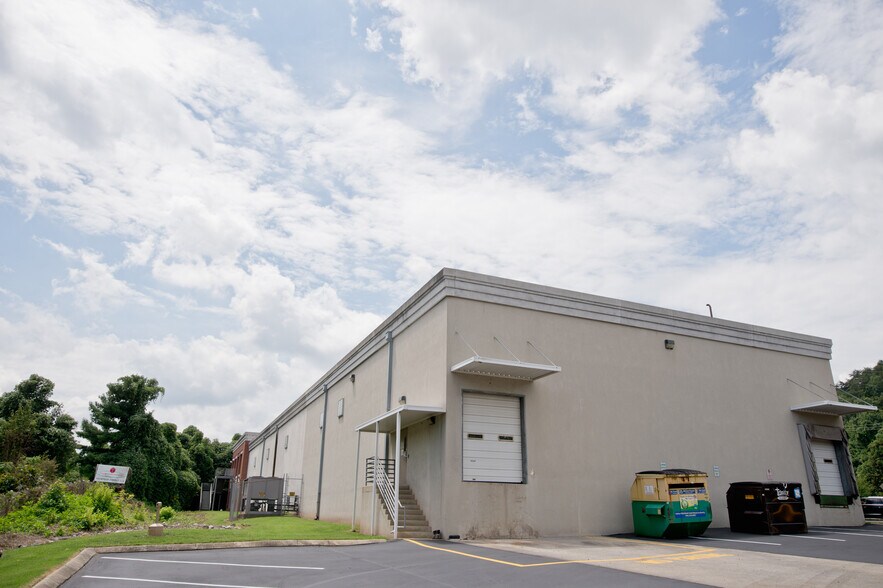 More Photos Of 745 College Dr, Dalton Manufacturing For Lease