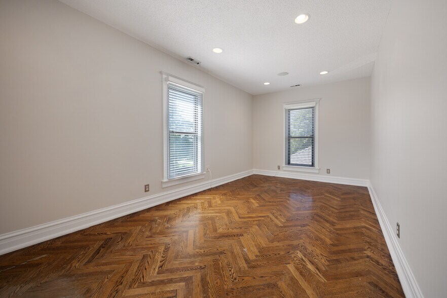 More Photos Of 121 N Washington St, Naperville Medical For Lease