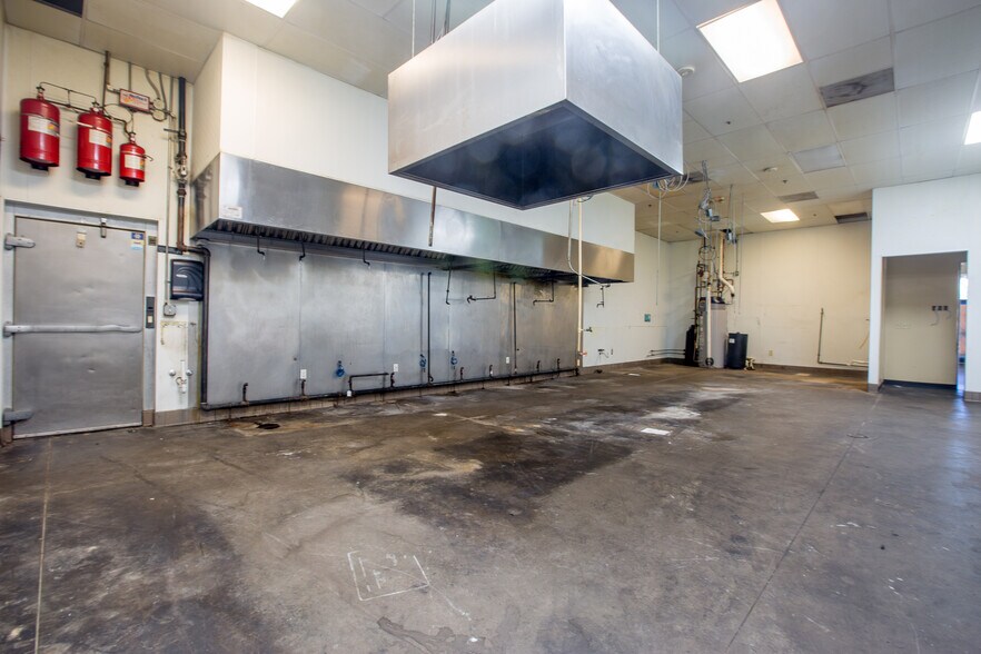 More Photos Of 2150 E Lamar Blvd, Arlington Unknown For Lease