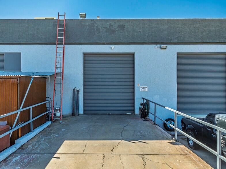 More Photos Of 2326 E Magnolia St, Phoenix Distribution For Lease