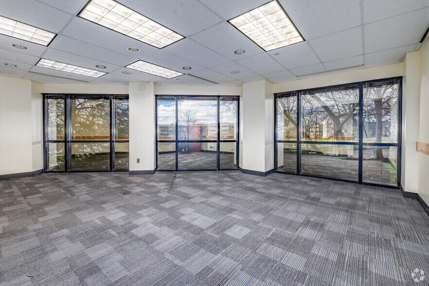 More Photos Of 30 Merchant St, Cincinnati Office For Lease