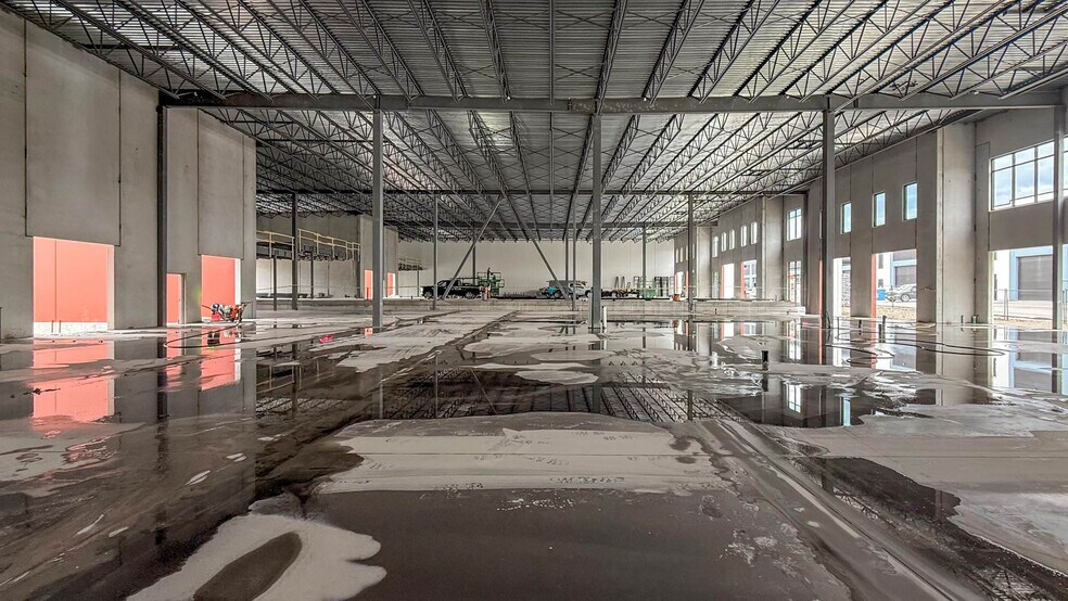 More Photos Of 4605 34 St, Vernon Distribution For Lease