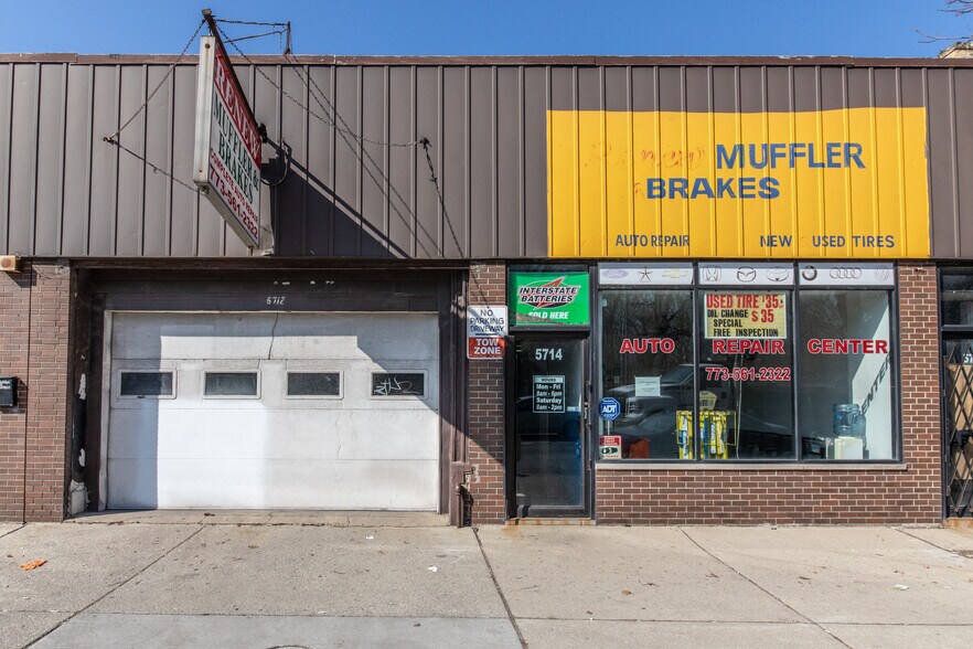 More Photos Of 5700-5716 N Western Ave, Chicago Storefront For Lease
