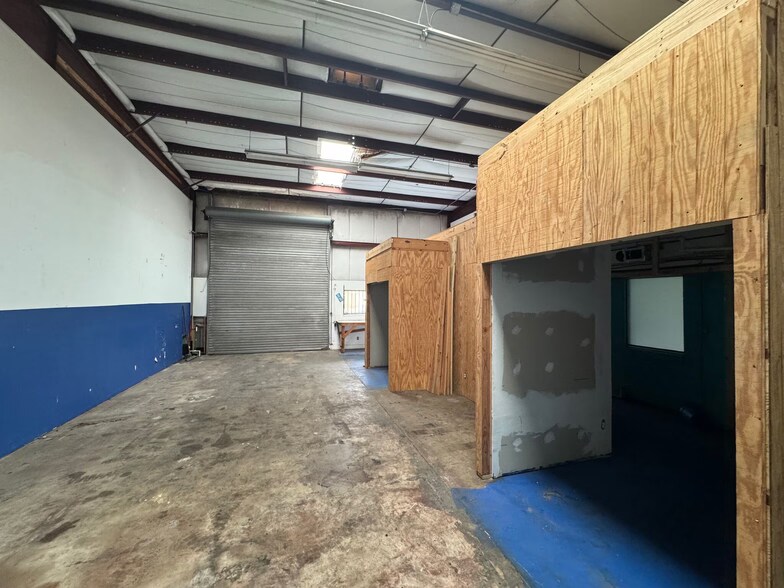 More Photos Of 702 W Park Ave, Edgewater Warehouse For Sale