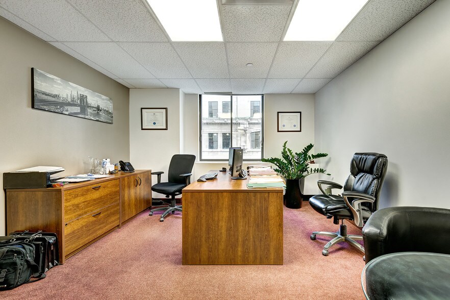 More Photos Of 1255 Boul Robert-Bourassa, Montréal Office Residential For Lease