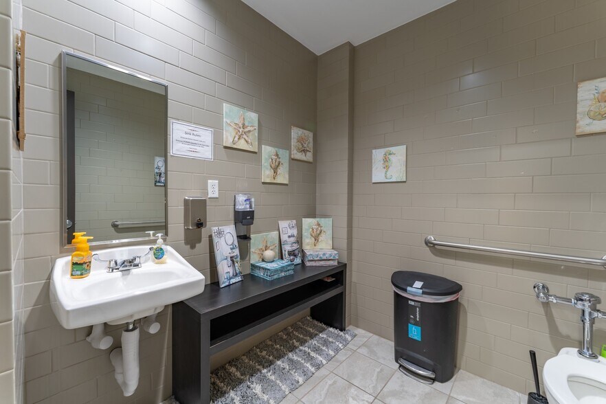 More Photos Of 13462 FM 529 Rd, Houston Light Distribution For Sale