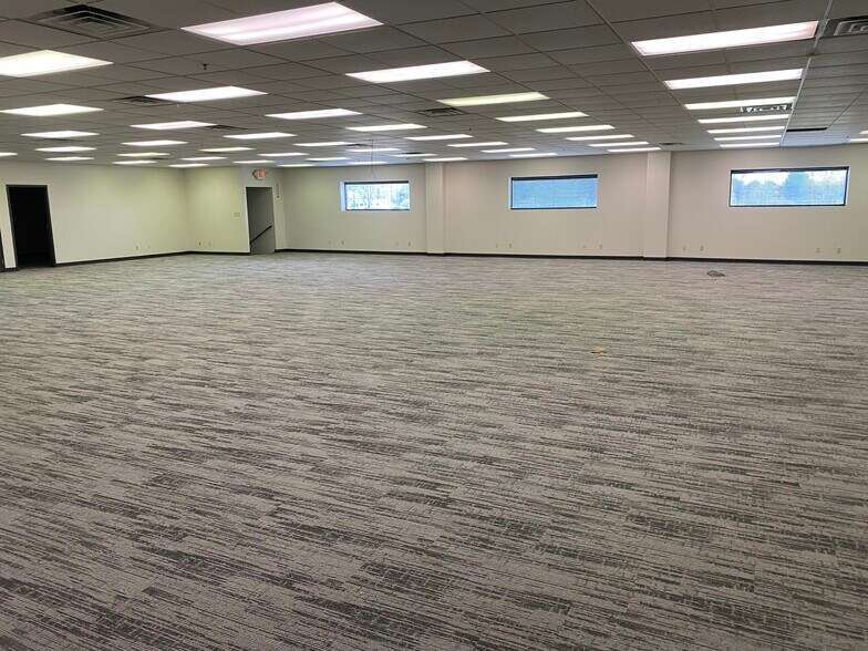 More Photos Of 4491 Mayflower Rd, South Bend Warehouse For Lease