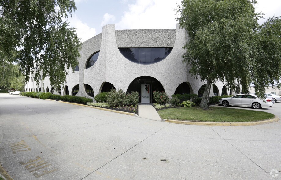 More Photos Of 80 Davids Dr, Hauppauge Warehouse For Lease