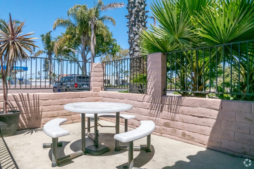 More Photos Of 1120 E Ocean Ave, Lompoc Fast Food For Sale