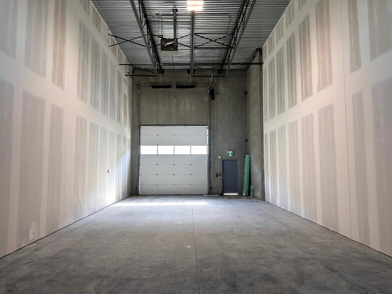 More Photos Of 4412 9 St SE, Calgary Warehouse For Sale