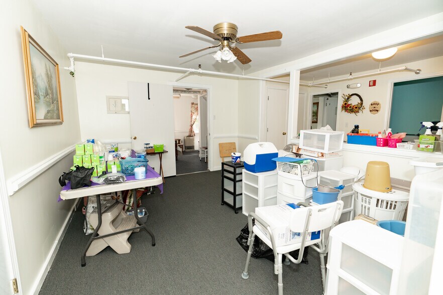 More Photos Of 8 Jennifer Dr, Merrimack Flex For Sale