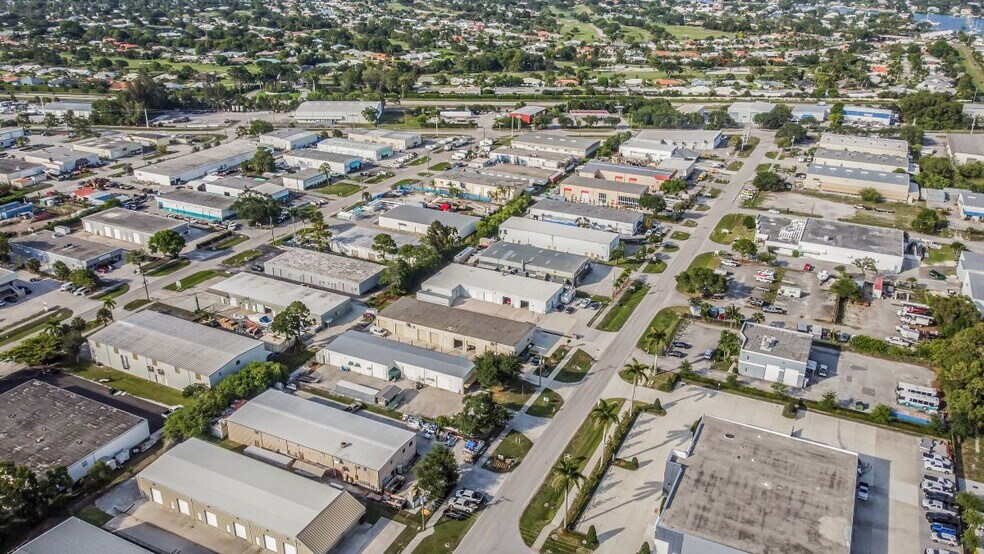More Photos Of 3231 SE Slater St, Stuart Warehouse For Sale
