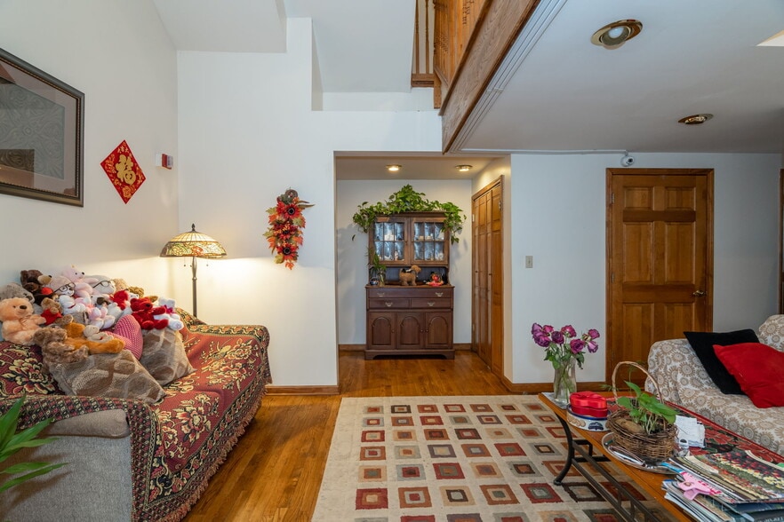 More Photos Of 46 Columbia St, Albany Office For Sale