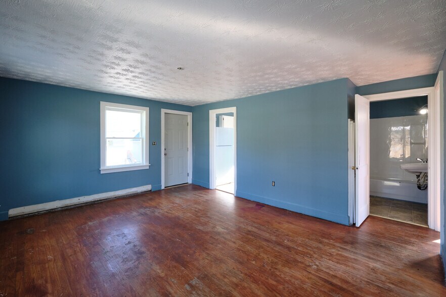 More Photos Of , Tazewell Multifamily For Sale