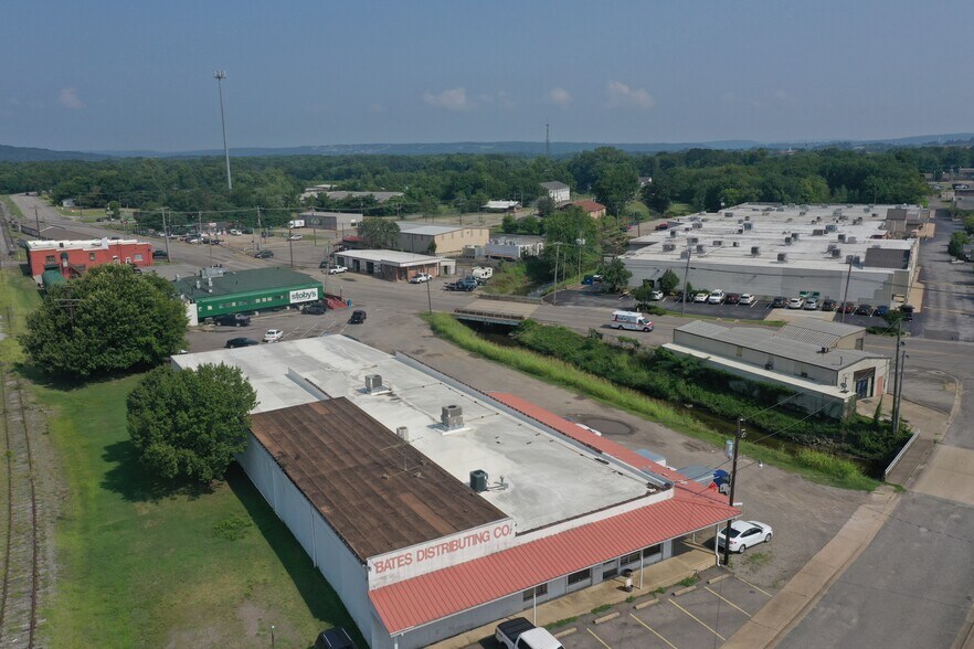 More Photos Of 301 N Commerce Ave, Russellville Warehouse For Sale