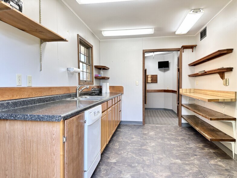 More Photos Of 152 E 8th St, Trenton Office For Sale