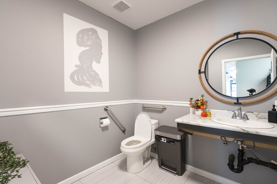 More Photos Of 6653 Main St, Vancouver Apartments For Sale