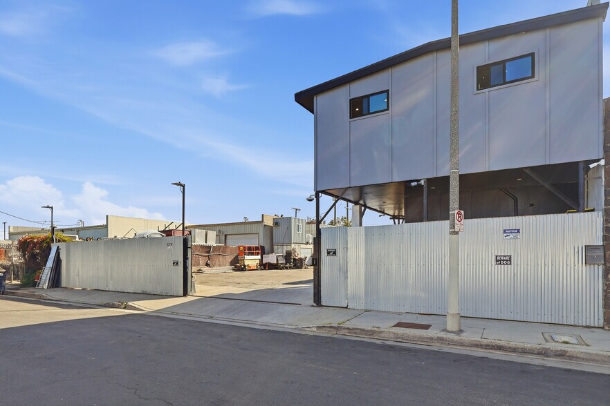More Photos Of 1040 251st St, Harbor City Industrial For Sale