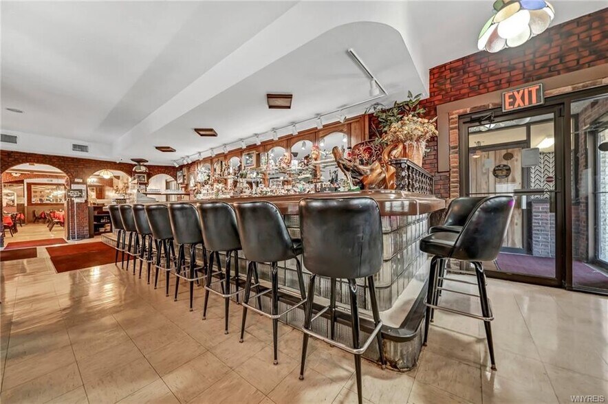 More Photos Of 3019 Pine Ave, Niagara Falls Restaurant For Sale