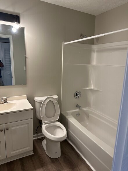 More Photos Of 412 Woodcreek Dr, Radcliff Apartments For Sale
