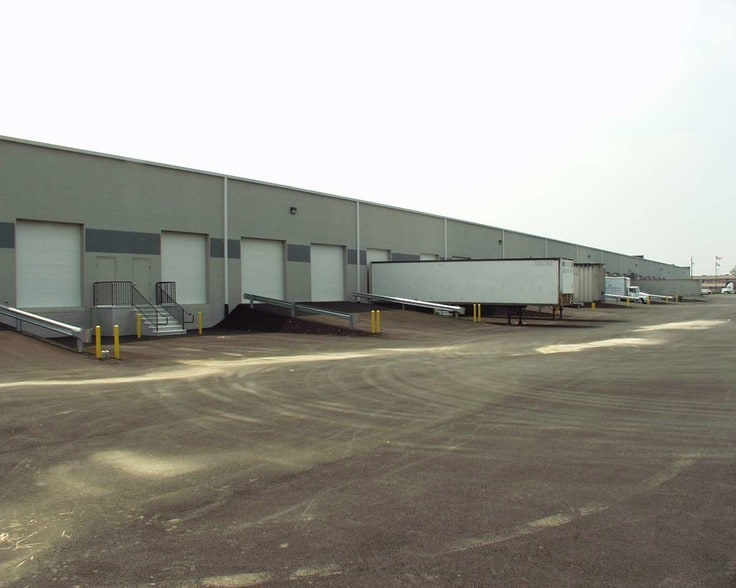 More Photos Of 1900 Crooked Hill Rd, Harrisburg Warehouse For Lease