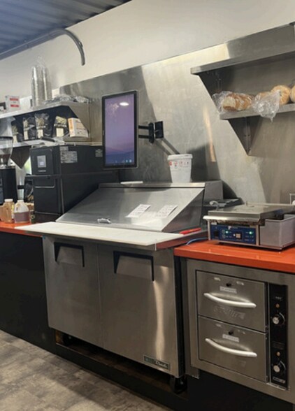 More Photos Of 224 N 2nd St, Hanna City Restaurant For Sale
