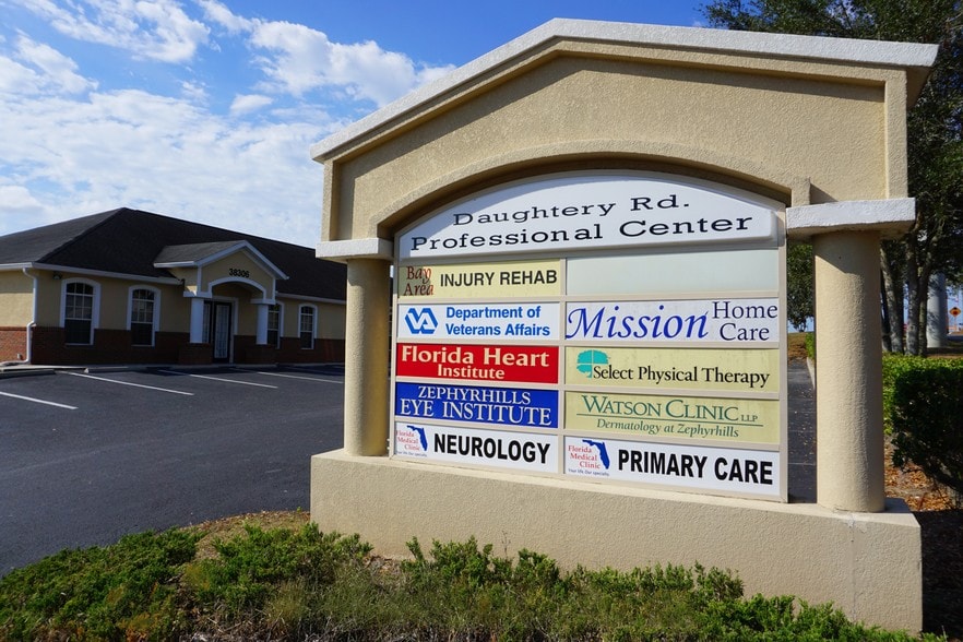 More Photos Of 6937 Medical View Ln, Zephyrhills Medical For Lease