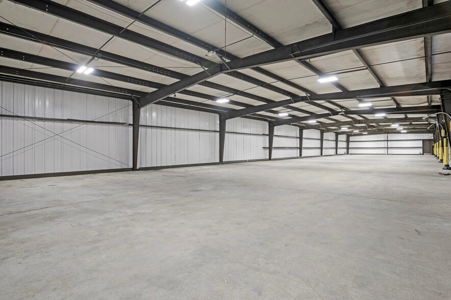 More Photos Of 161 Center St, Jacksonville Truck Terminal For Lease